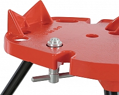 Пазы универсального складного трубного верстака-треноги с цепными тисками Remmers Tristand 1/8-6